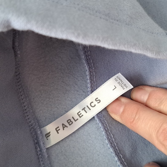 🌍Fabletics🌍 - Picture 4 of 10
